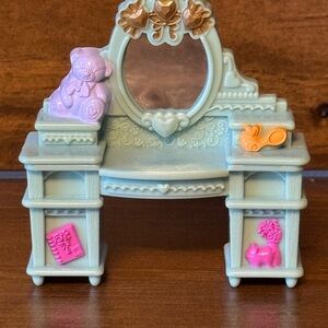 Fisher-Price loving family playskool - Pastel Vanity with Mirror and Figurines